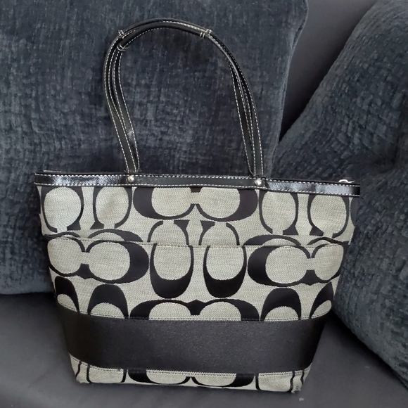 Coach Handbag - Picture 4 of 7